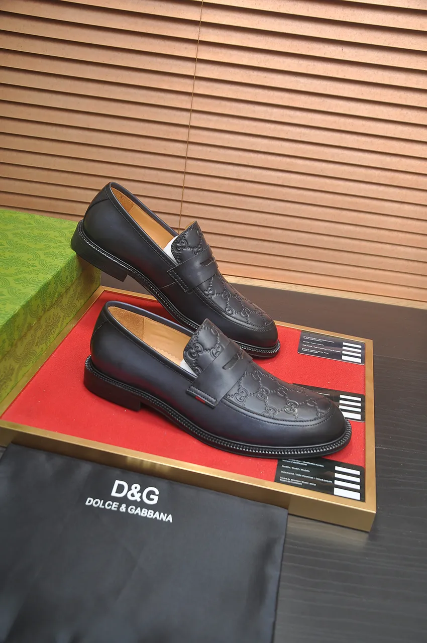 Men's shoes💰500💶Italy's top luxury men's shoe giant (GUCCI) (Gucci) (full cowhide lining) new arrival🍃Original European style🔰 Pleasant to the eye😍In order to make the shoes more durable and non-deformable🌀The production continues to follow traditional methods but there is still no lack of innovation💪Choose original sheepskin for the leather♻️ Smooth and natural And extra bright ⭐Made of imported cowhide, the first choice of rich people 38-45 (45 customized)